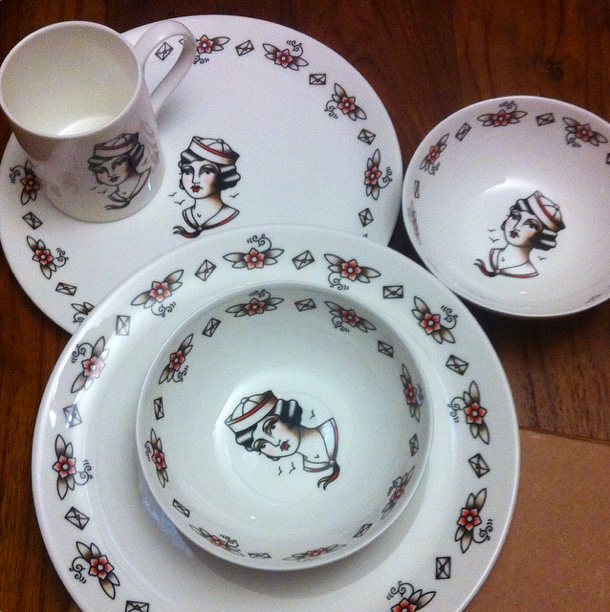 bowl-tableware-bone-china-tattoo-angelique-tableware-angelique-houtkamp-red-temple-prayer